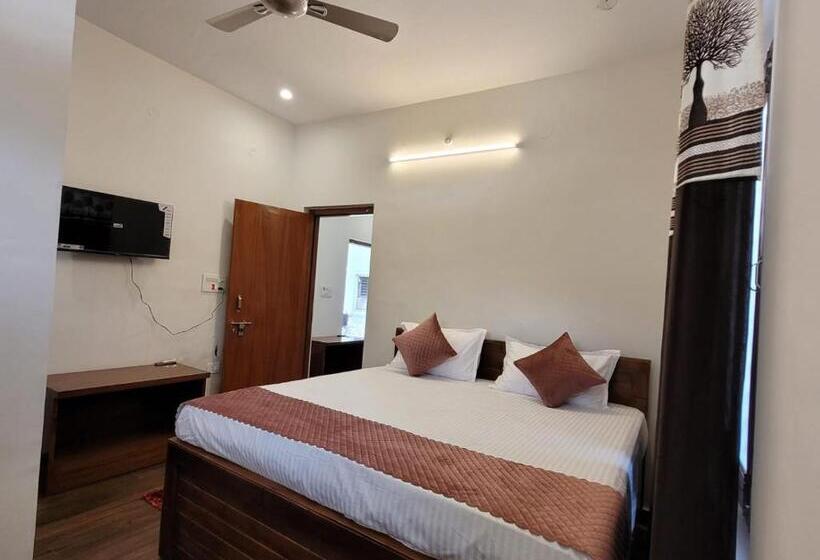 پانسیون The Tree Lounge