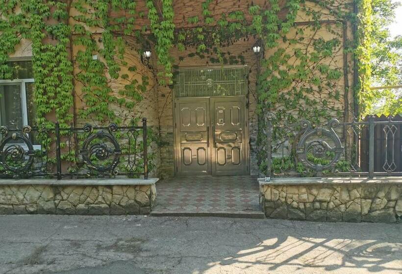 هاستل Vila Codru