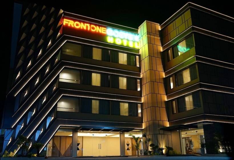 Front One Gosyen Hotel Salatiga