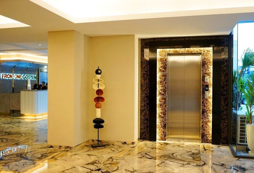 Front One Gosyen Hotel Salatiga