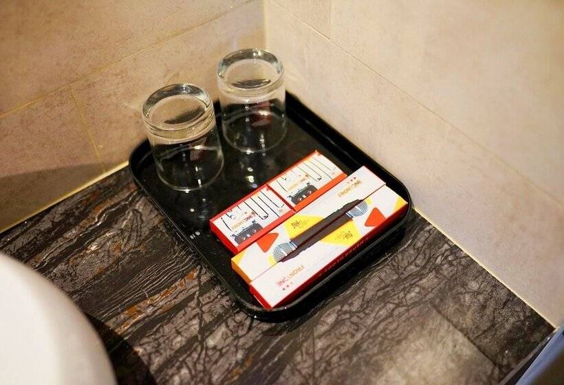 Front One Gosyen Hotel Salatiga