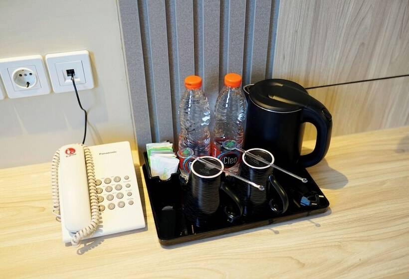 Front One Gosyen Hotel Salatiga