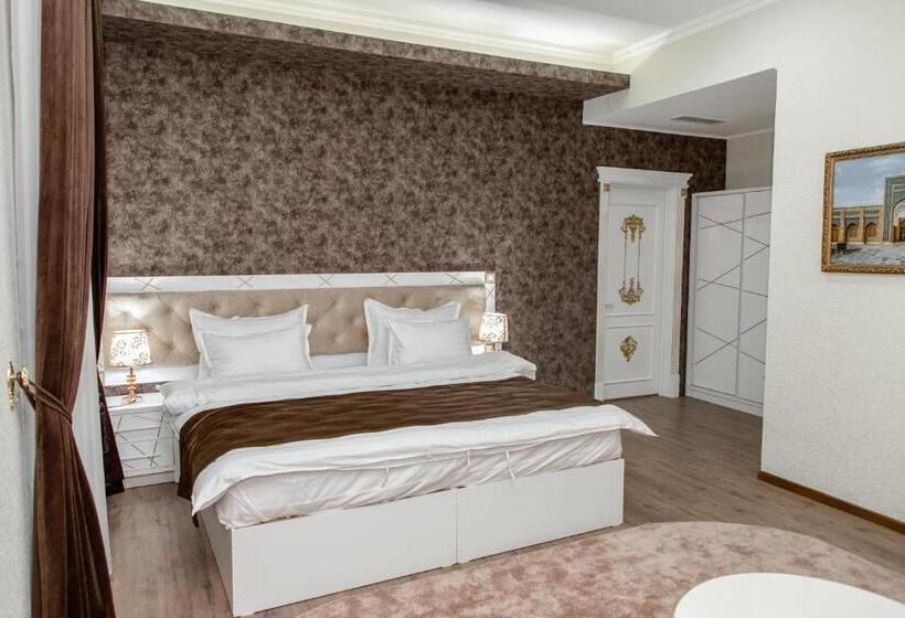 Отель The Royal