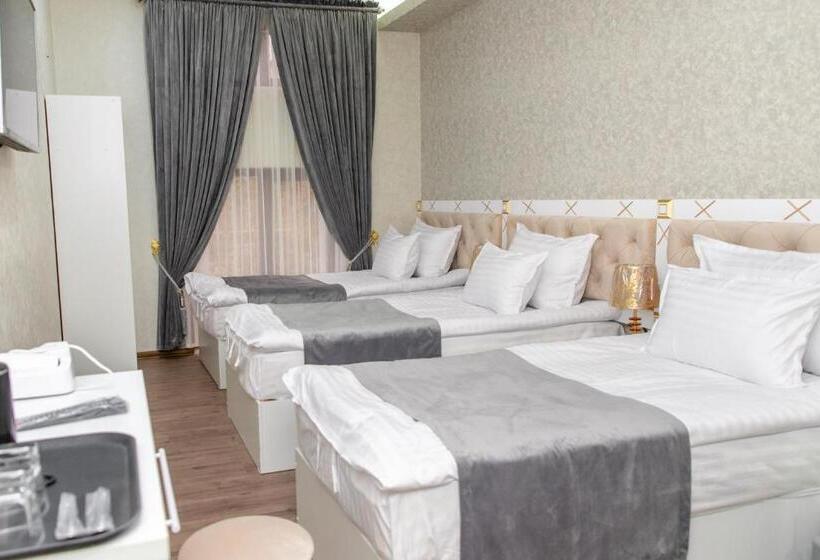 Отель The Royal