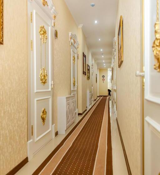 Отель The Royal