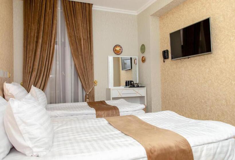 Отель The Royal