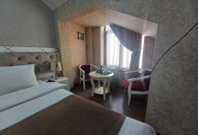 Отель The Royal