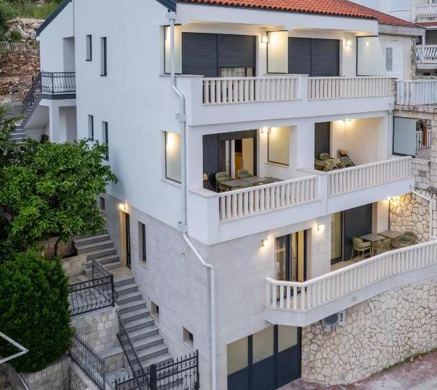 پانسیون Villa Emina Sa Privatnom Plažom I Parkingom