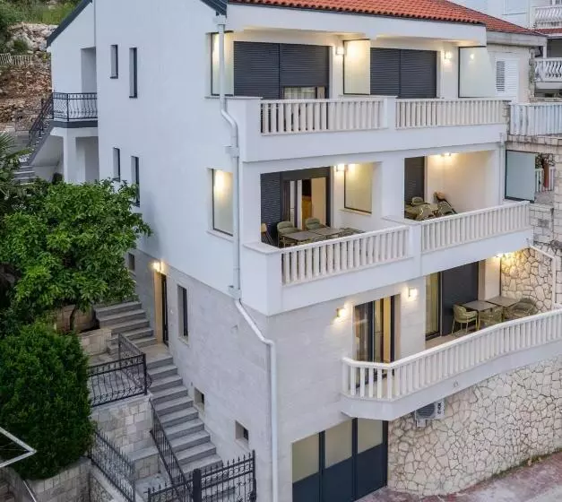 پانسیون Villa Emina Sa Privatnom Plažom I Parkingom