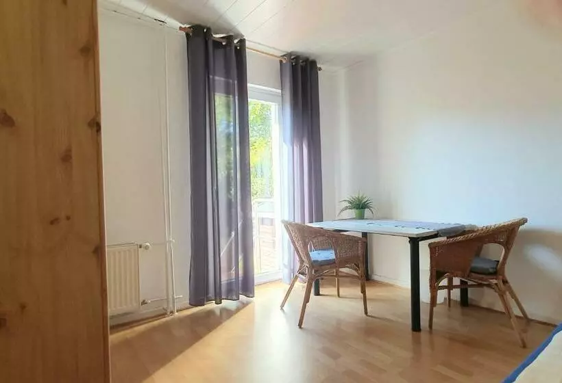 Retkeilymaja Monteurzimmer Rude