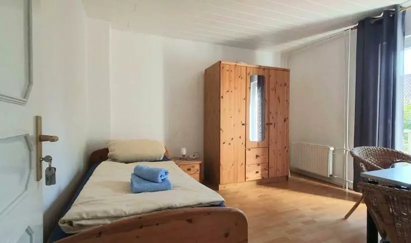 Retkeilymaja Monteurzimmer Rude
