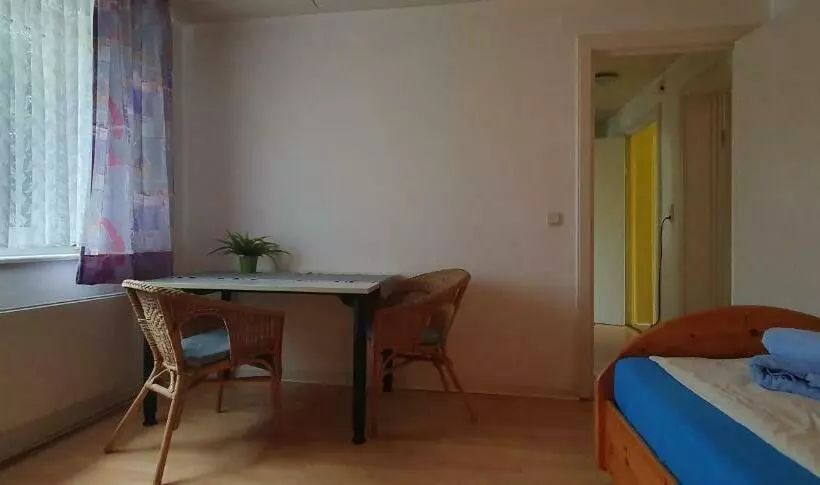 Retkeilymaja Monteurzimmer Rude