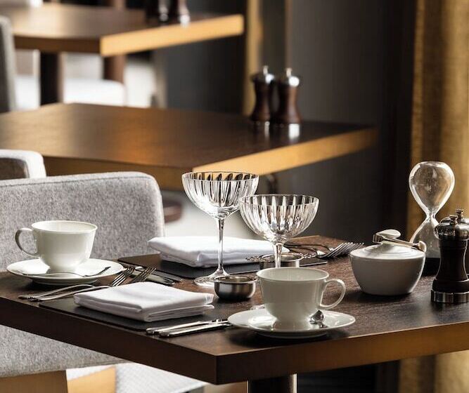 Отель The Ebrington