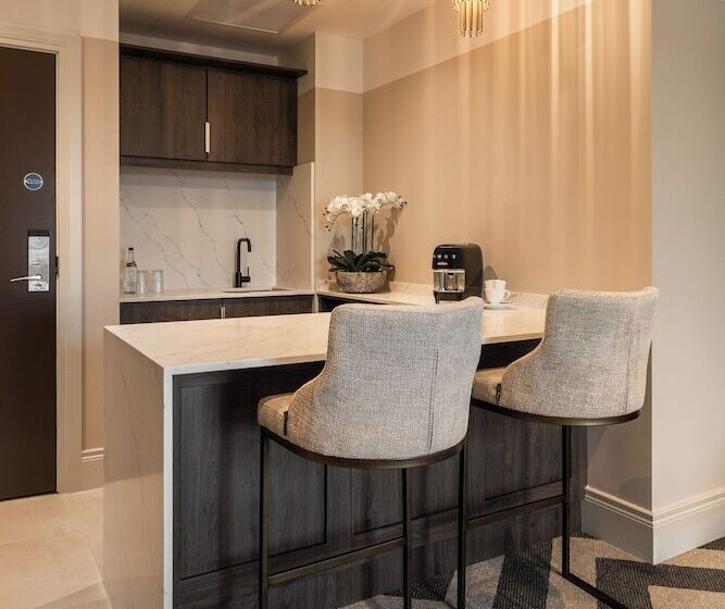 Отель The Ebrington