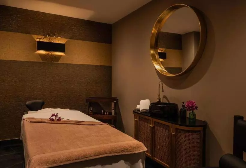 هتل The Ebrington