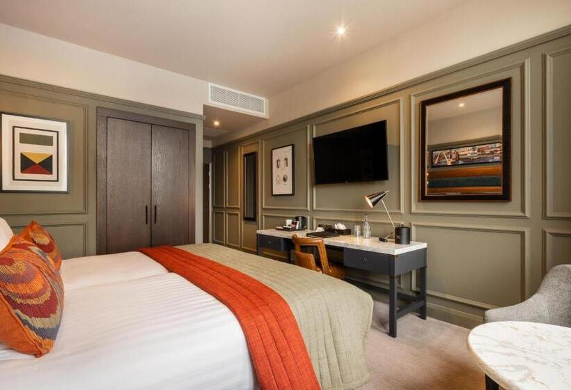 Отель The Ebrington