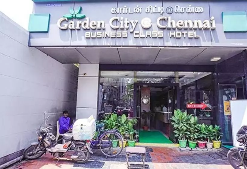 ホテル Fabexpress Garden City