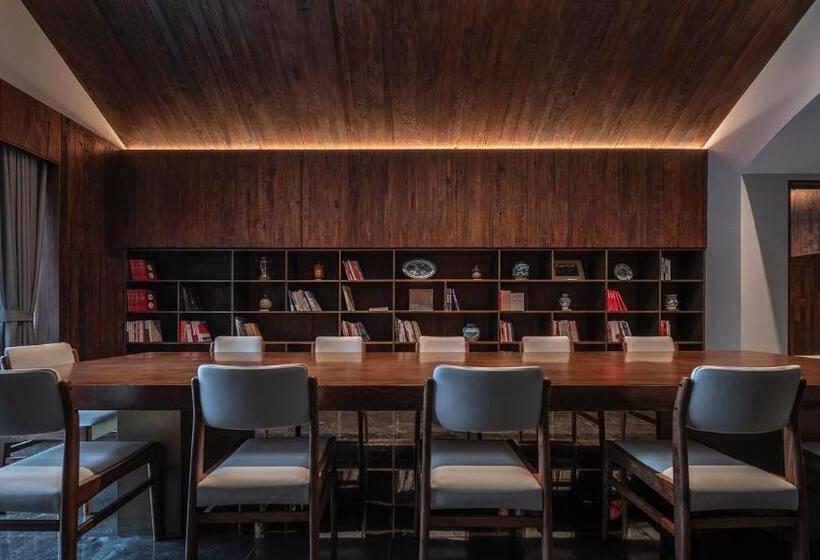 호텔 Wishgarden Resort