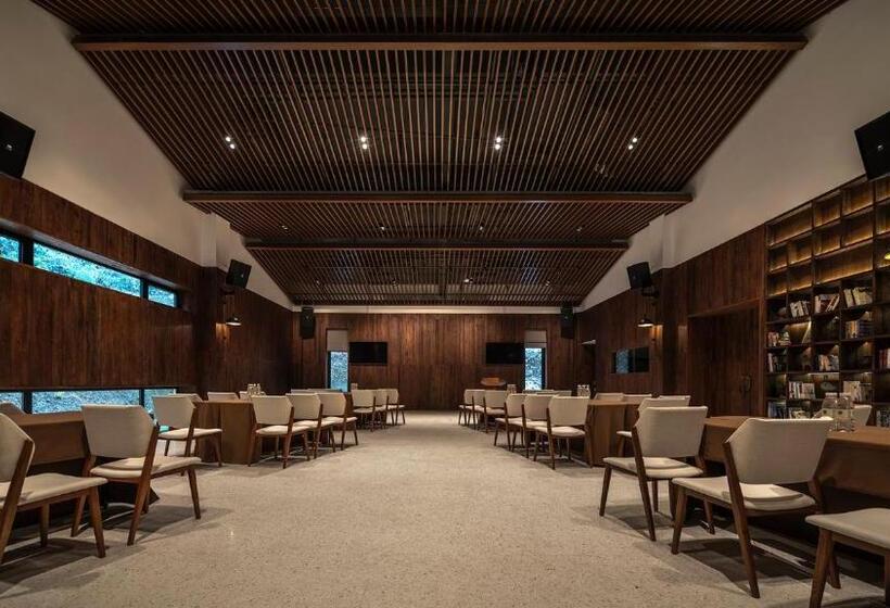 호텔 Wishgarden Resort