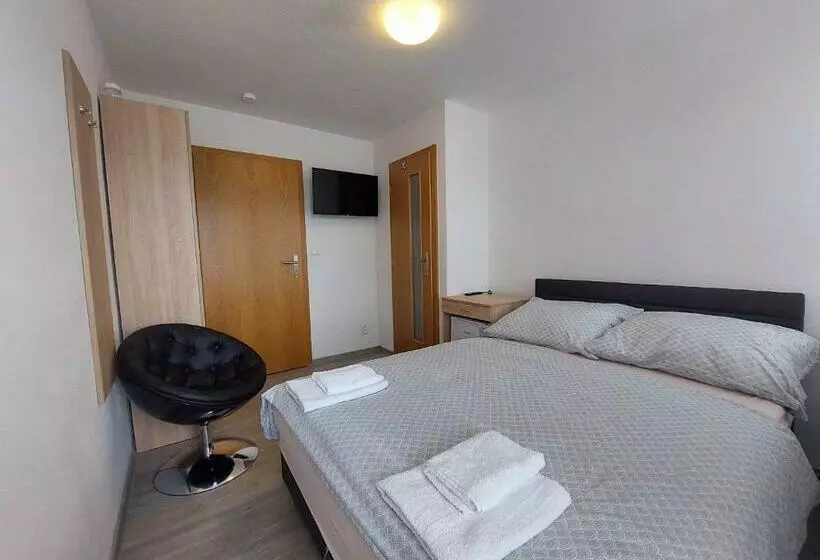 ペンション Penzion Strachotín