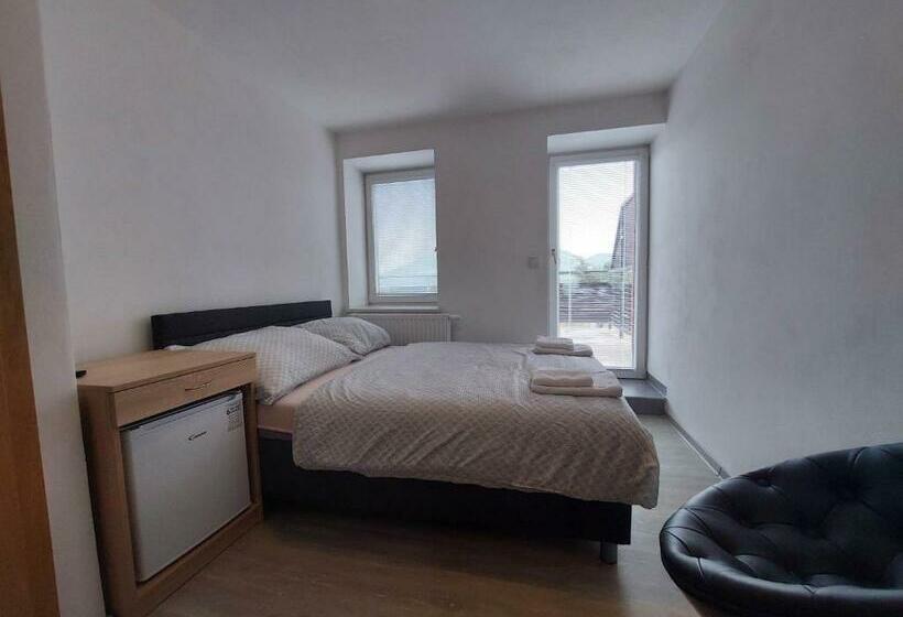 ペンション Penzion Strachotín