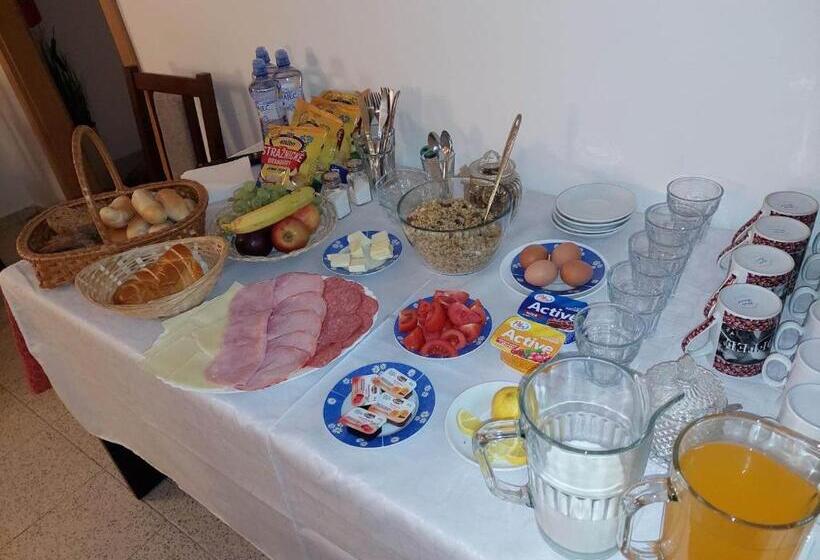 ペンション Penzion Strachotín