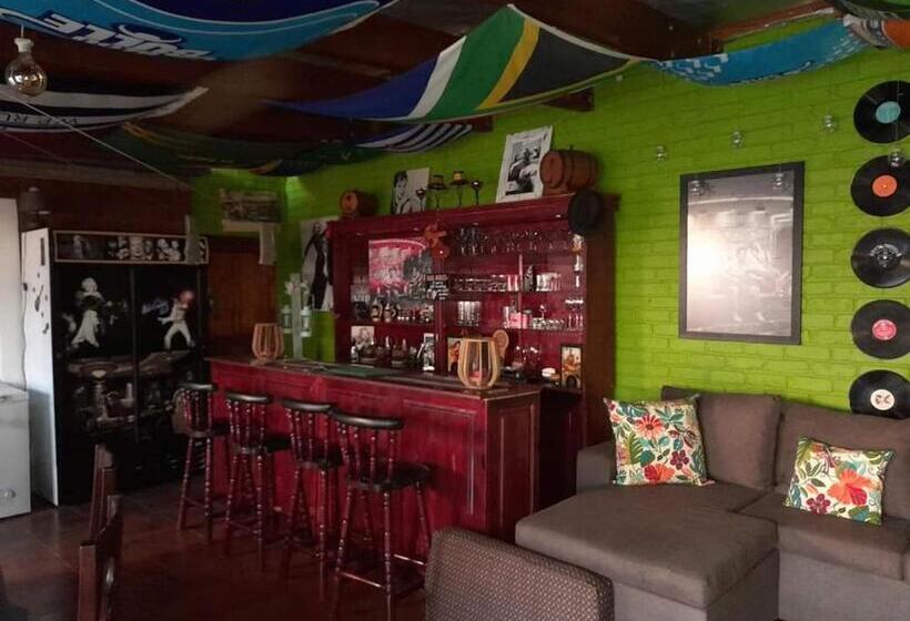 ペンション Uit En Tuis Guesthouse