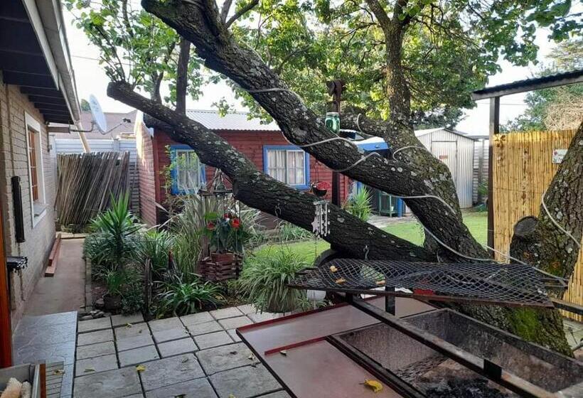 ペンション Uit En Tuis Guesthouse