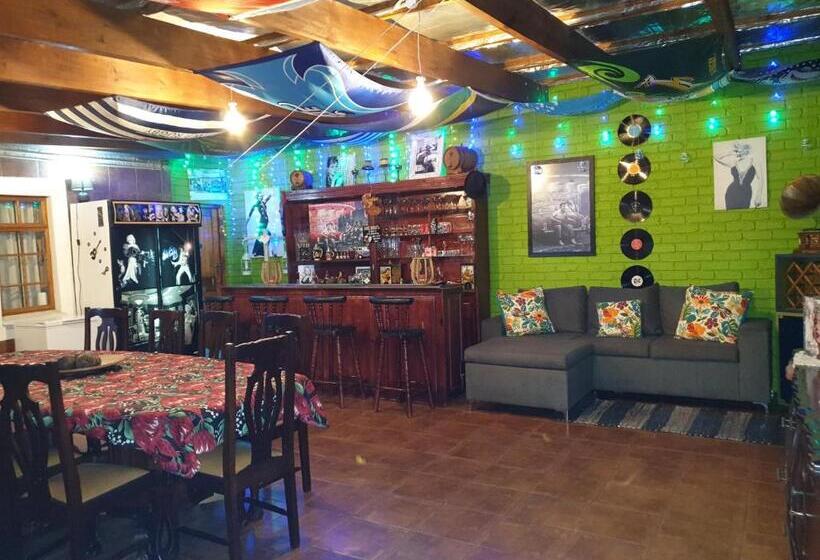 ペンション Uit En Tuis Guesthouse