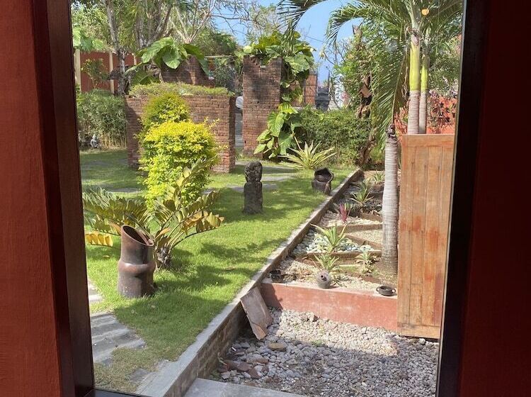 فندق فئة نجمة واحدة Villa Anjing 2