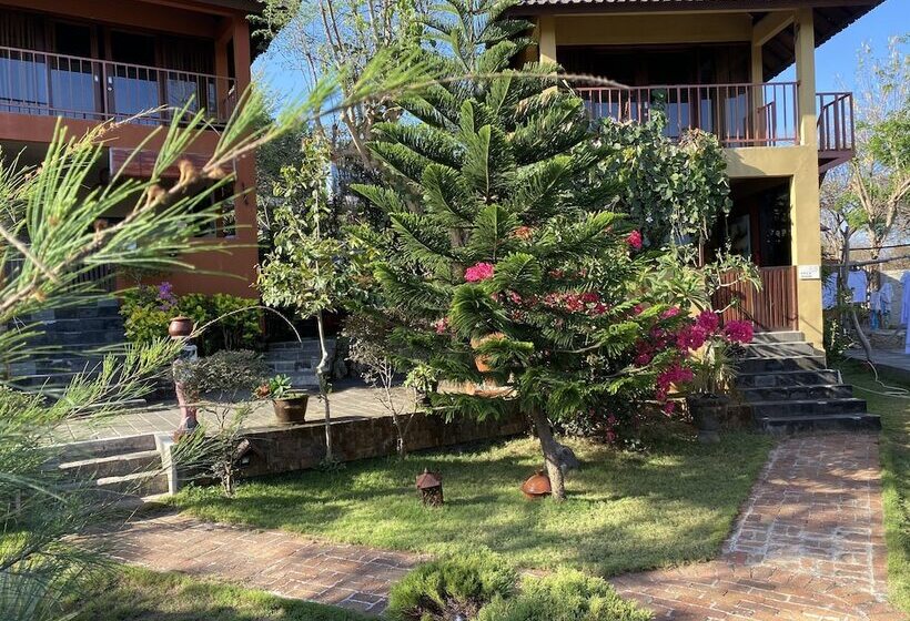 فندق فئة نجمة واحدة Villa Anjing 2