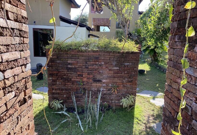 فندق فئة نجمة واحدة Villa Anjing 2