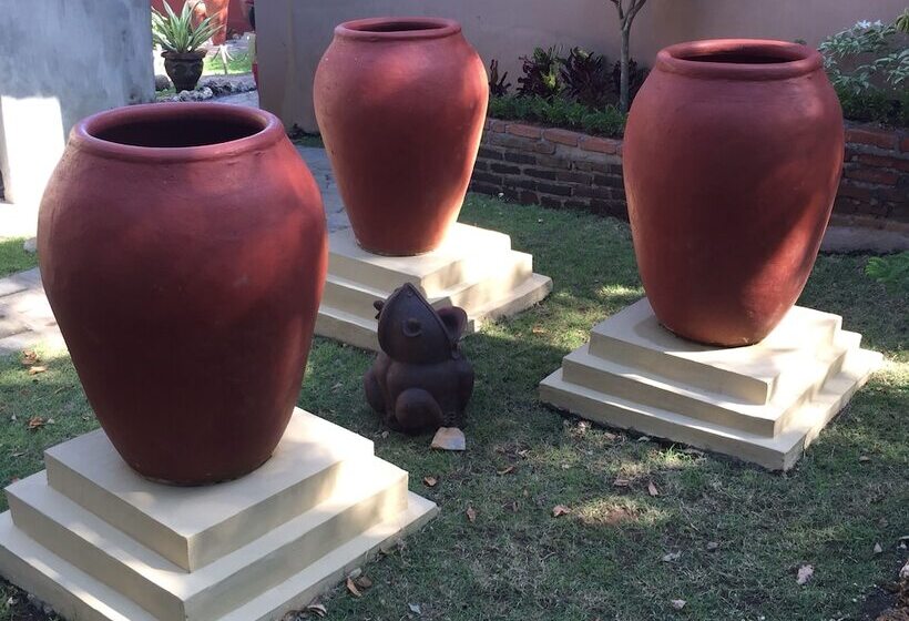 فندق فئة نجمة واحدة Villa Anjing 2