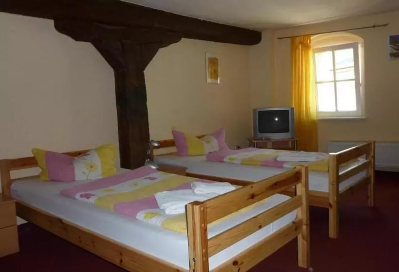 Hotelli Altstadt Pension Hafenblick