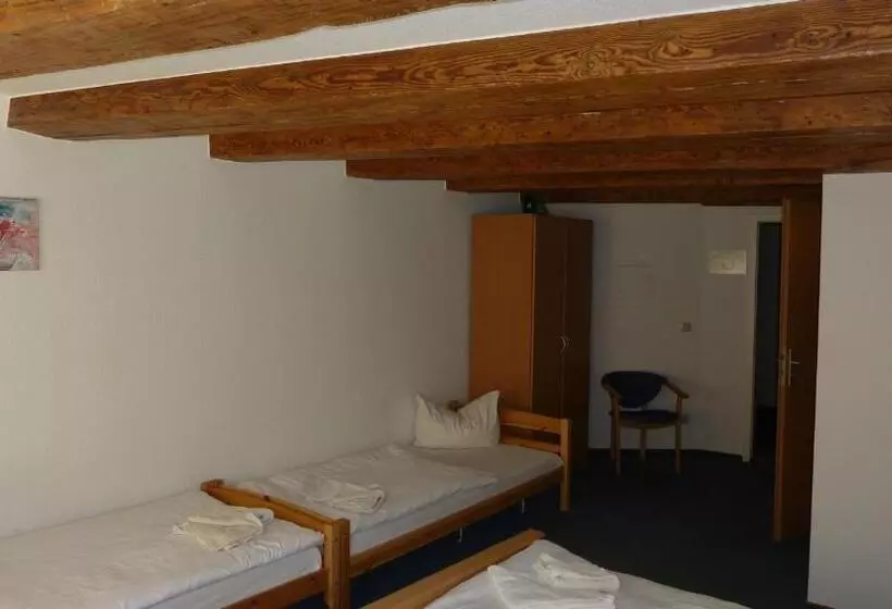 Hotelli Altstadt Pension Hafenblick