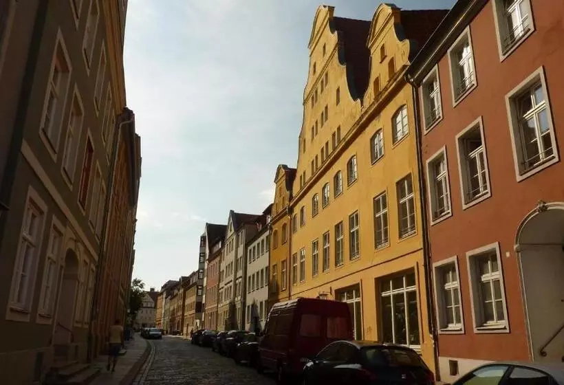 Hotelli Altstadt Pension Hafenblick