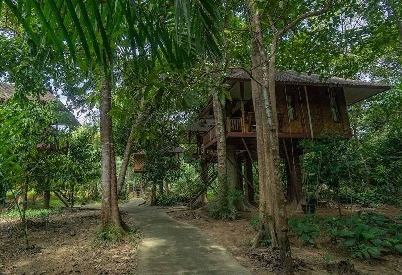 Отель Baan Khao Sok Resort