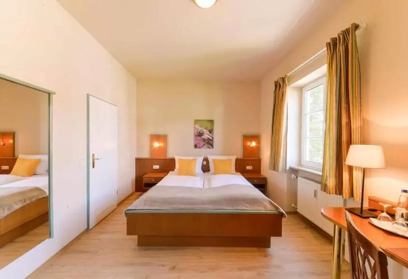Hotelli Boardinghouse Pfarrkirchen