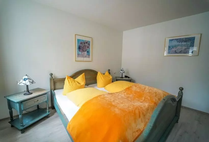 ホテル Celler Auszeit