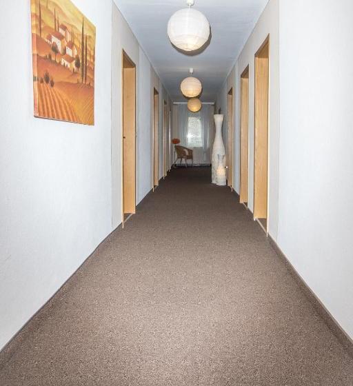 בית מלון כפרי Garni Krone