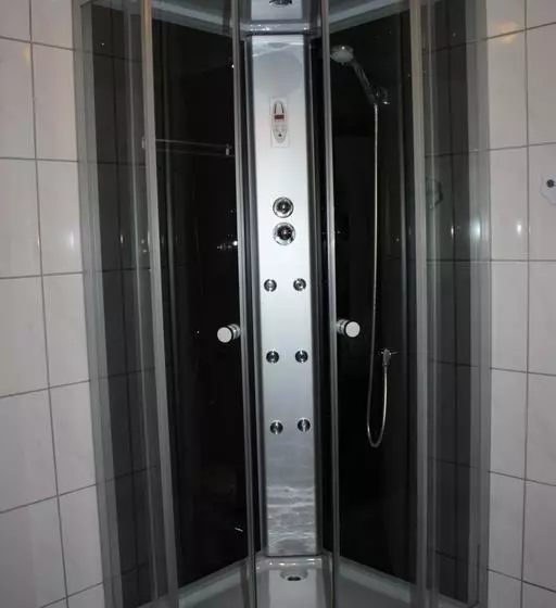 Hotelli Gasthaus Bunnen ,bed & Breakfast