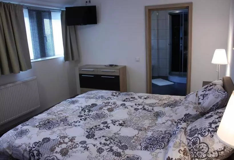 Hotelli Gasthaus Bunnen ,bed & Breakfast