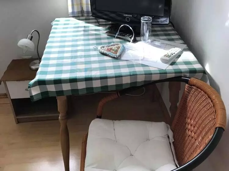 Hotelli Gasthof Zur Post   Inning