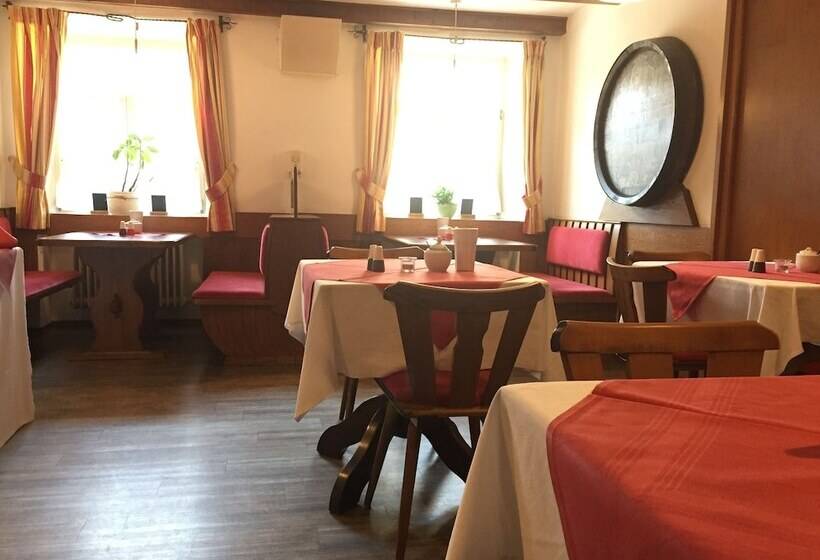 Hotel Gasthof Zur Post   Inning