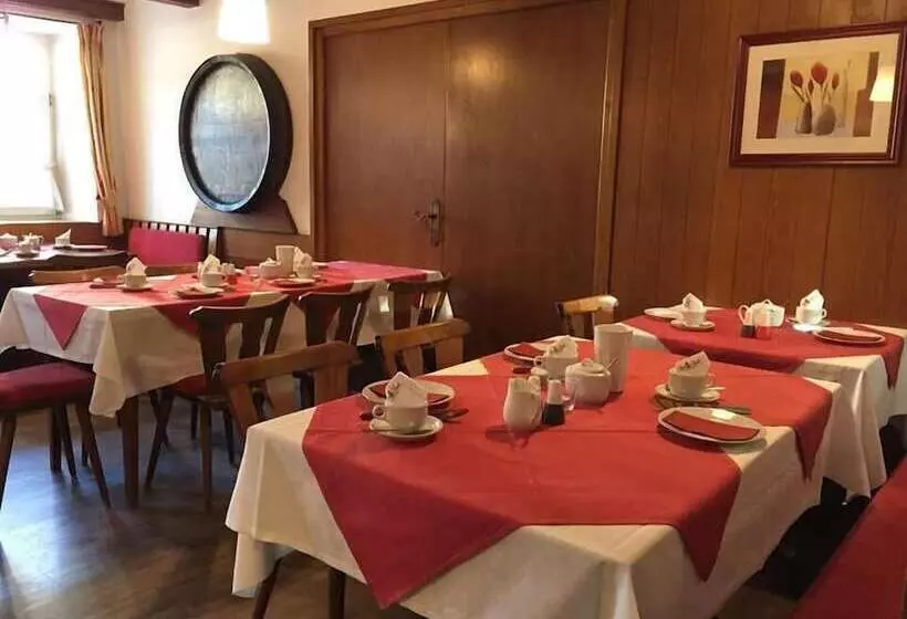 Hotelli Gasthof Zur Post   Inning