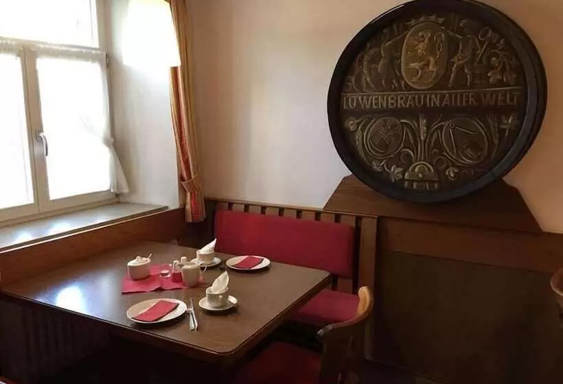 Hotelli Gasthof Zur Post   Inning