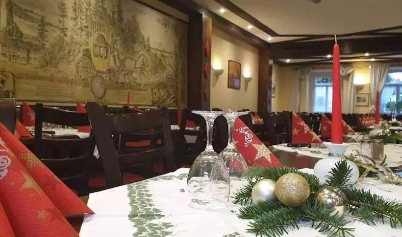 Hotelli Gasthof Zur Post   Inning