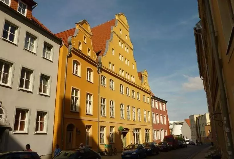 Hotelli Altstadt Pension Hafenblick