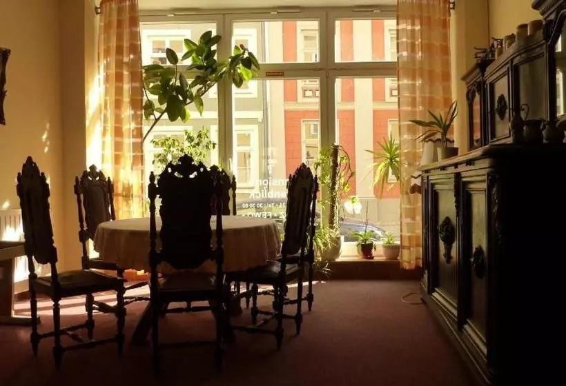 Hotelli Altstadt Pension Hafenblick