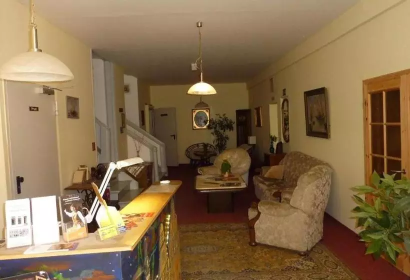 Hotelli Altstadt Pension Hafenblick